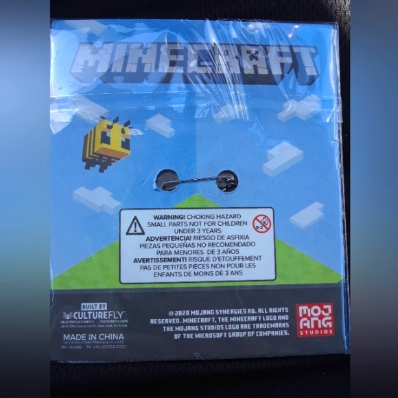 Minecraft Alex 4 " Clear Square Keychain +Creeper Metal Pin Badge New - Picture 8 of 9